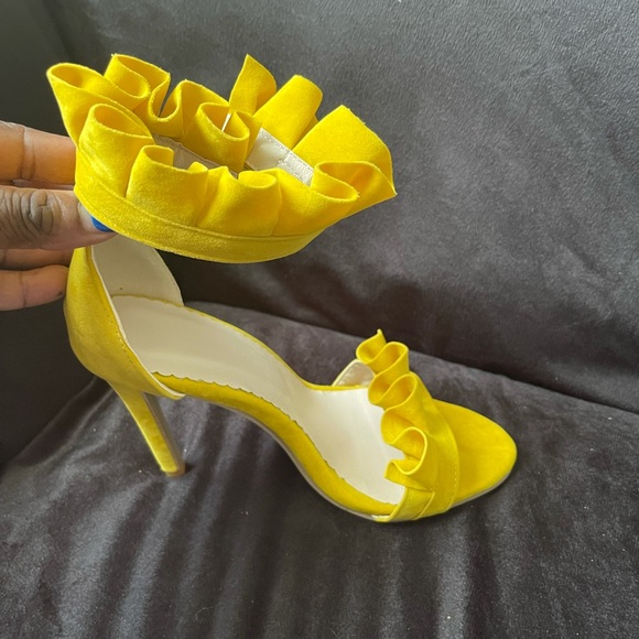 Yellow Stilettos - Picture 3 of 4